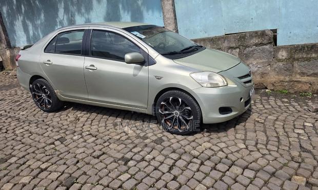 Toyota Belta 2009 Gray