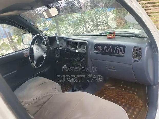 Toyota Hilux 2003 White