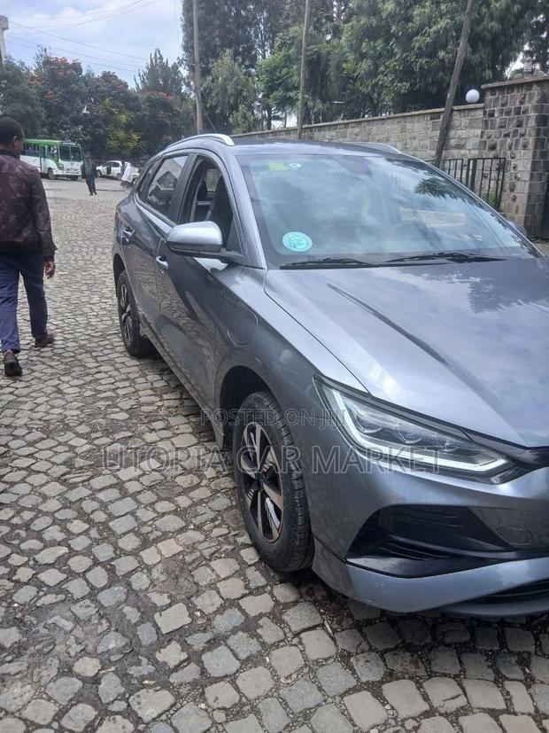 BYD E2 43 kWh 94 hp FWD 2025 Gray
