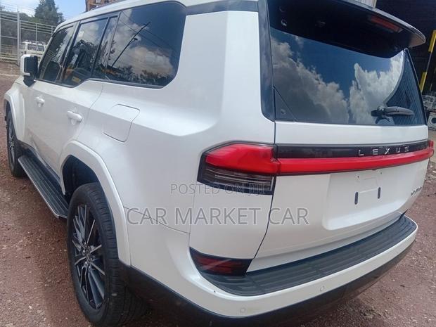 New Lexus GX 550h Hybrid AWD 2024 White