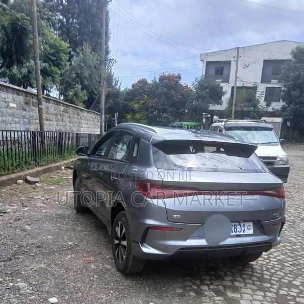 BYD E2 43 kWh 94 hp FWD 2025 Gray