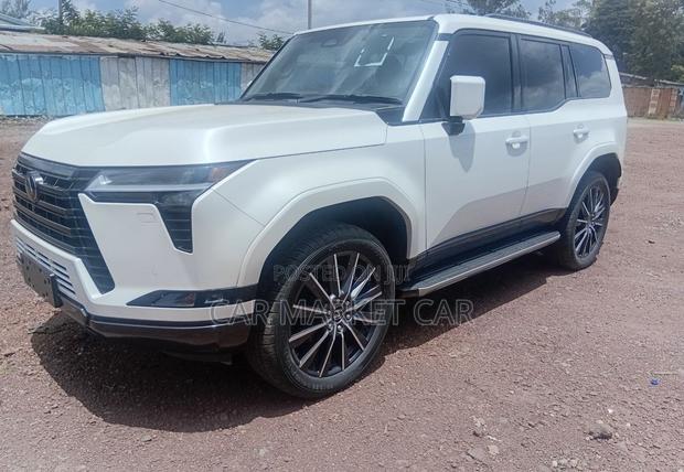 New Lexus GX 550h Hybrid AWD 2024 White