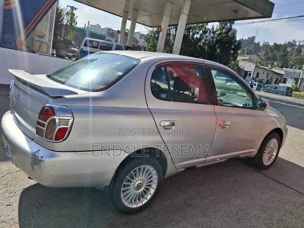 Toyota Platz 1.0 FWD 2001 Silver