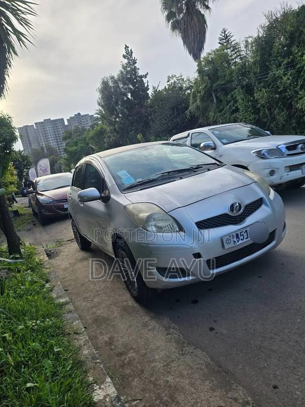 Toyota Yaris 2010 Silver