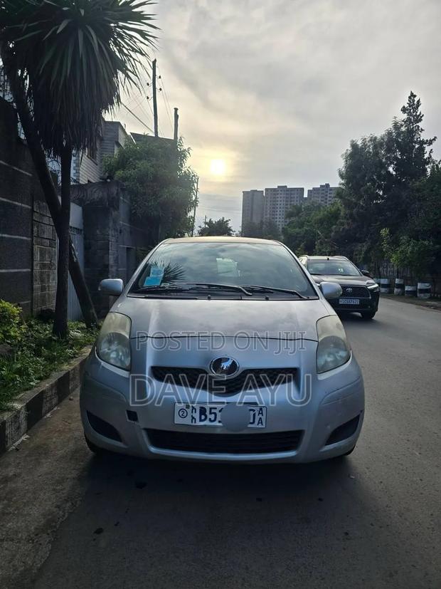 Toyota Yaris 2010 Silver