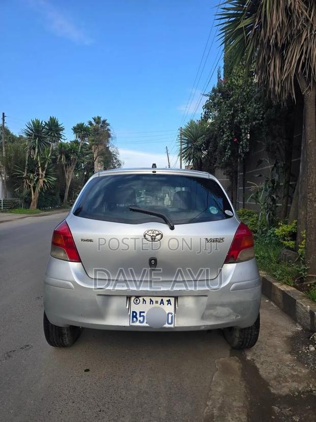 Toyota Yaris 2010 Silver