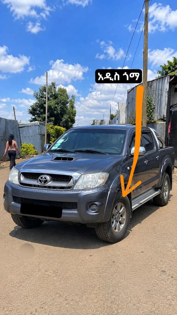 Toyota Hilux 2011 Gray