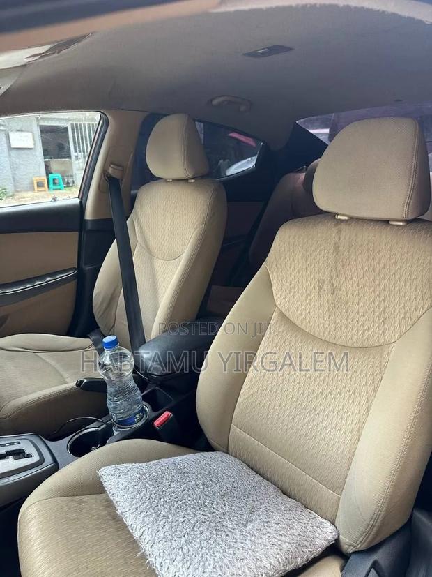 Hyundai Elantra 2013 Brown