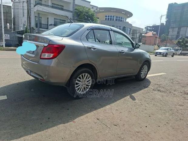 Suzuki Dzire 2022 Silver