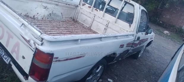 Toyota Hilux 2200 4x4 1986 White