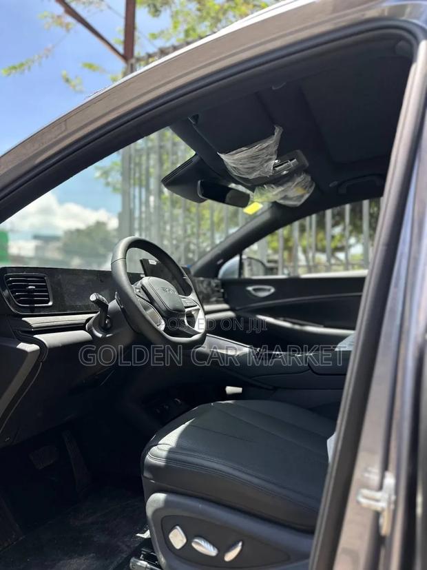 BYD E2 43 kWh 94 hp FWD 2025