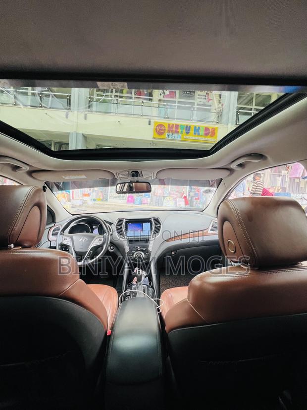 Hyundai Santa Fe Limited 4dr SUV AWD (3.3L 6cyl 6A) 2015 Brown