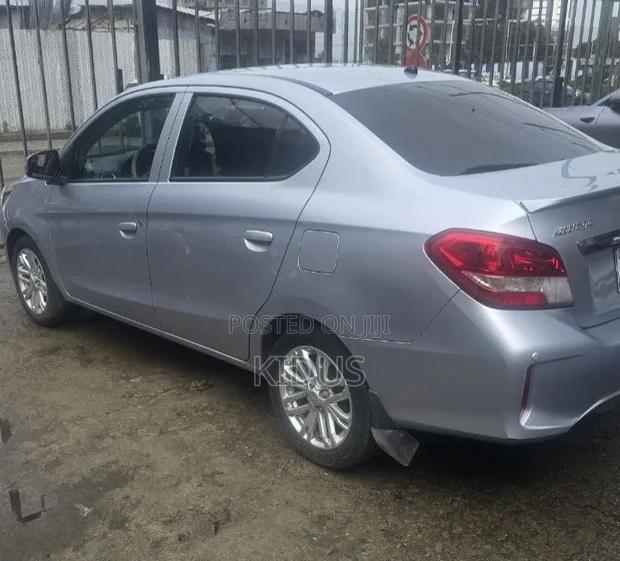 Mitsubishi Attrage 2022 Silver