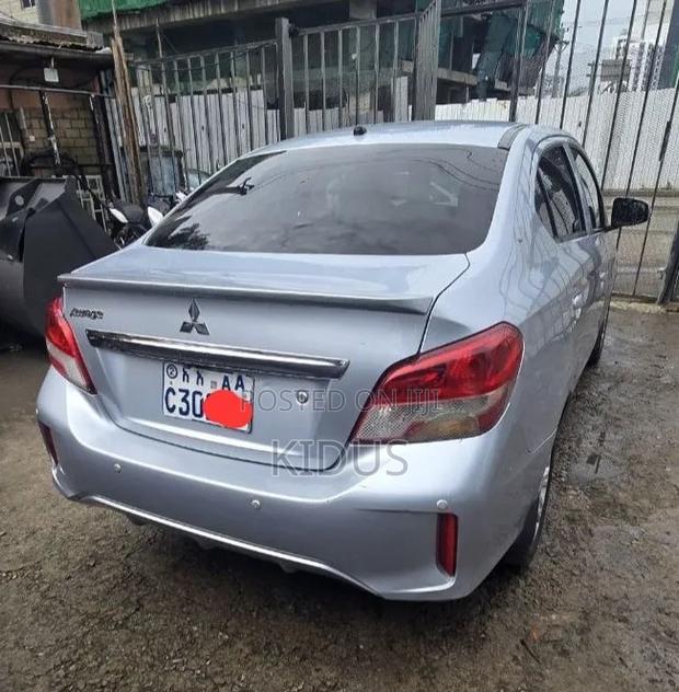 Mitsubishi Attrage 2022 Silver
