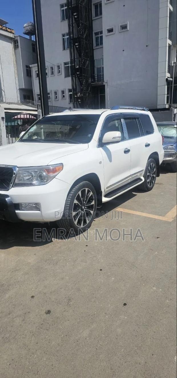 Toyota Land Cruiser 2010 White