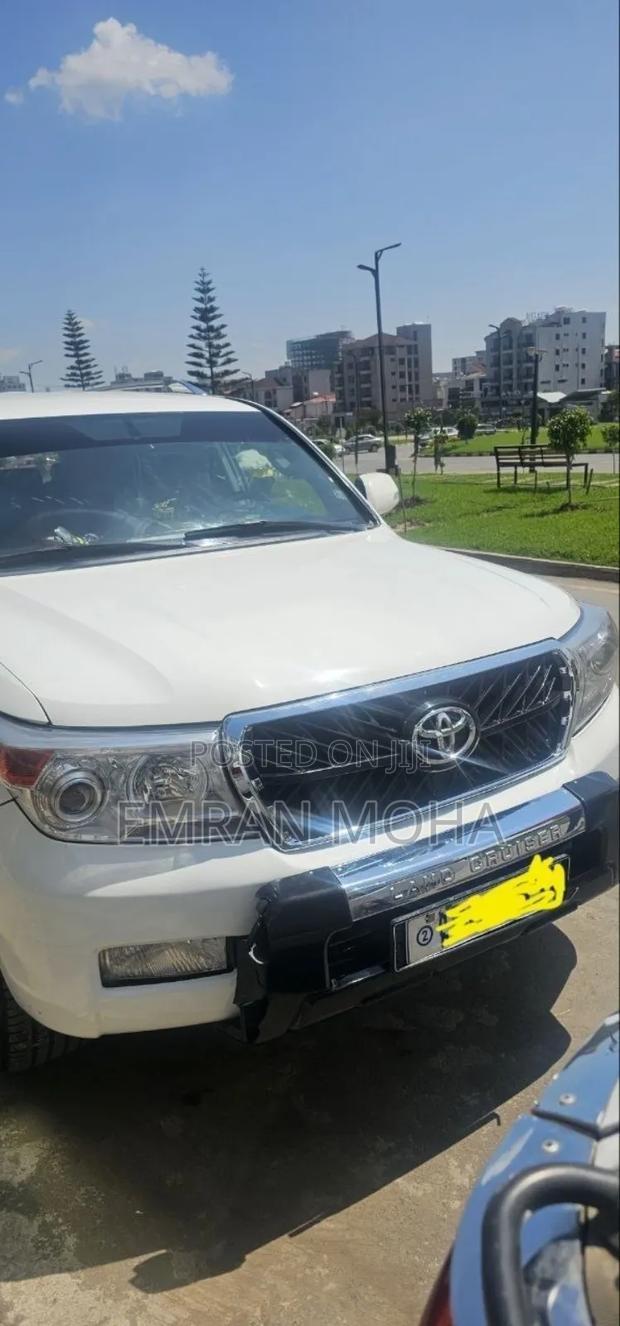 Toyota Land Cruiser 2010 White