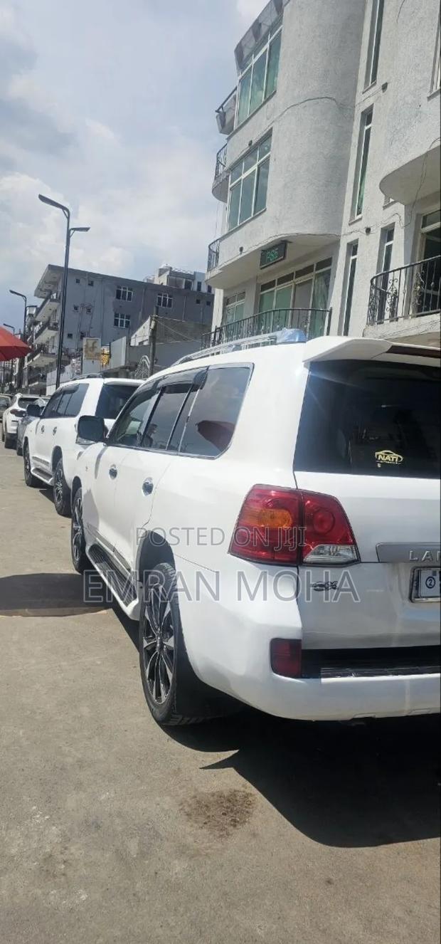 Toyota Land Cruiser 2010 White