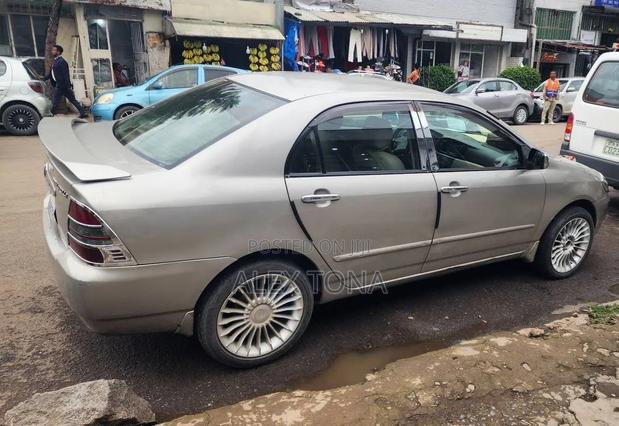 Toyota Corolla 2004 Gold