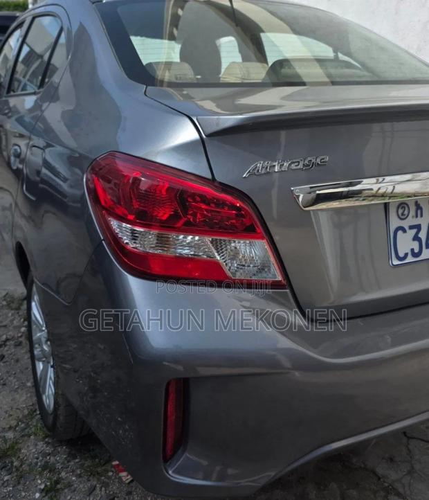Mitsubishi Attrage 2023 Silver