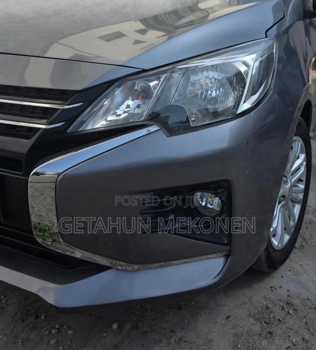 Mitsubishi Attrage 2023 Silver