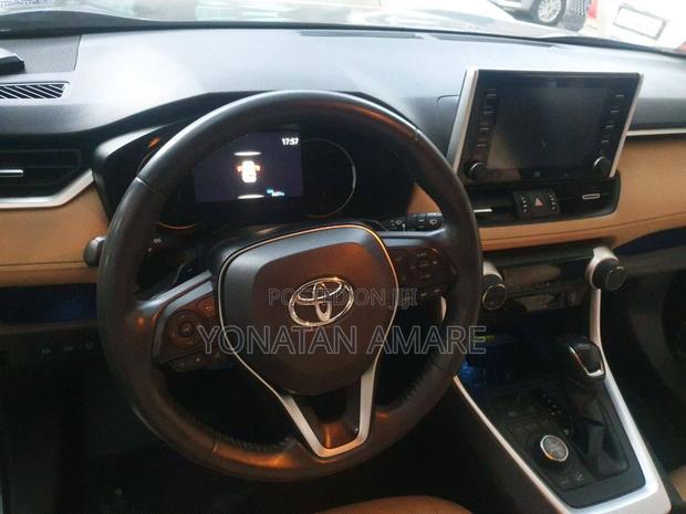 Toyota RAV4 2021