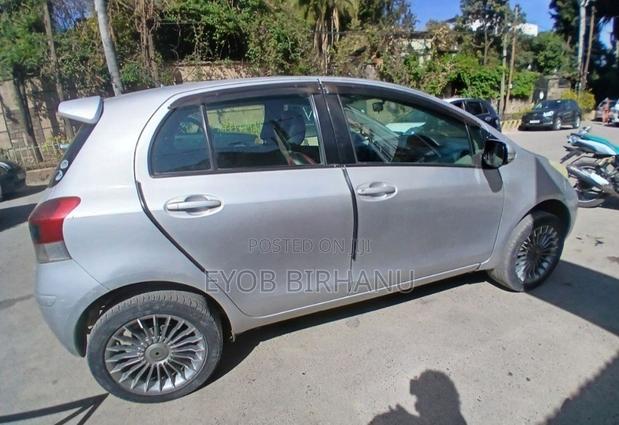Toyota Yaris 2010 Silver