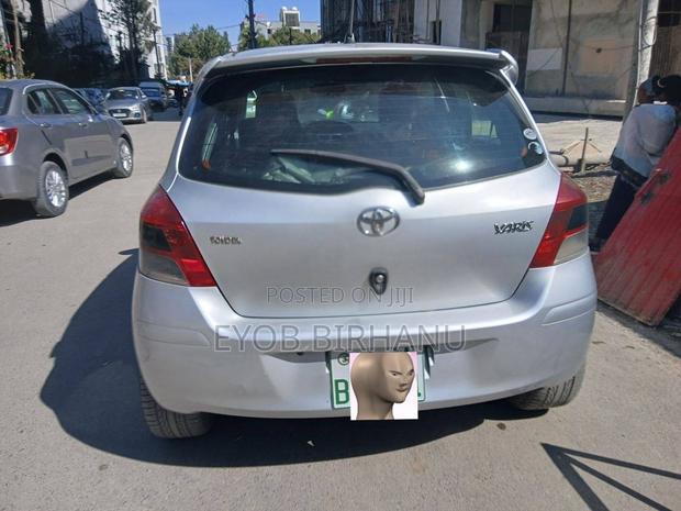 Toyota Yaris 2010 Silver