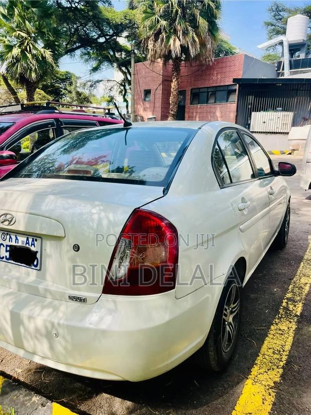 Hyundai Accent 2010 White