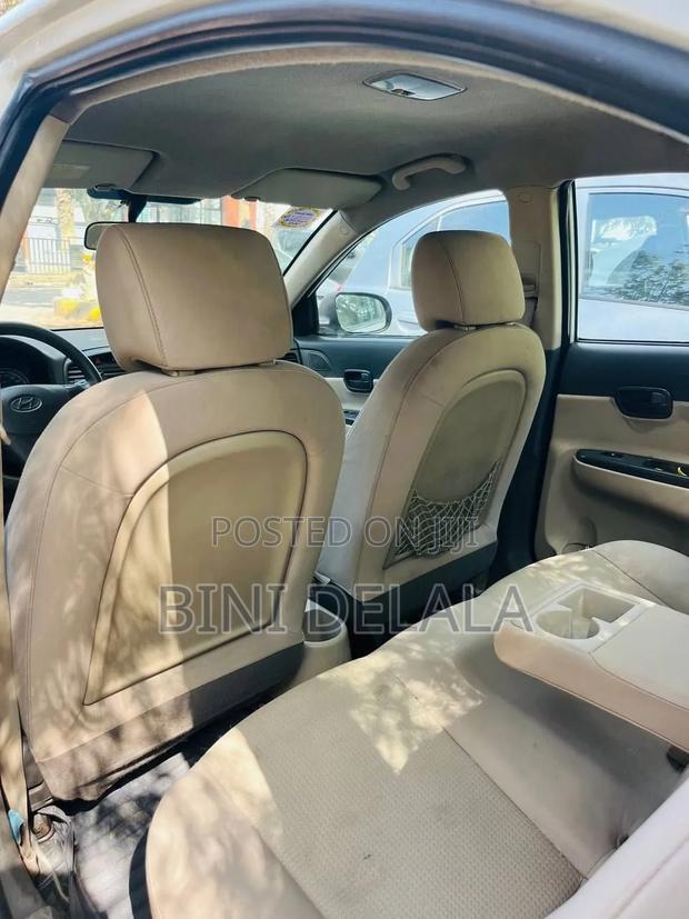 Hyundai Accent 2010 White