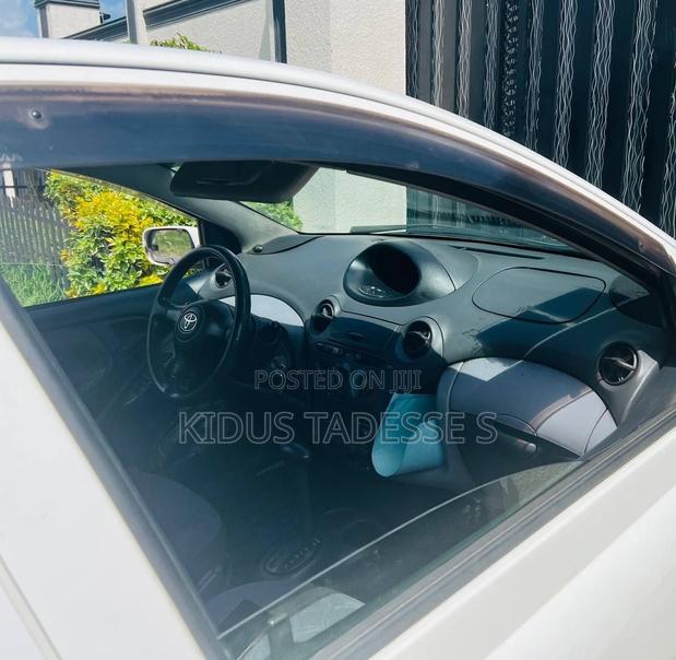 Toyota Vitz 2003 White