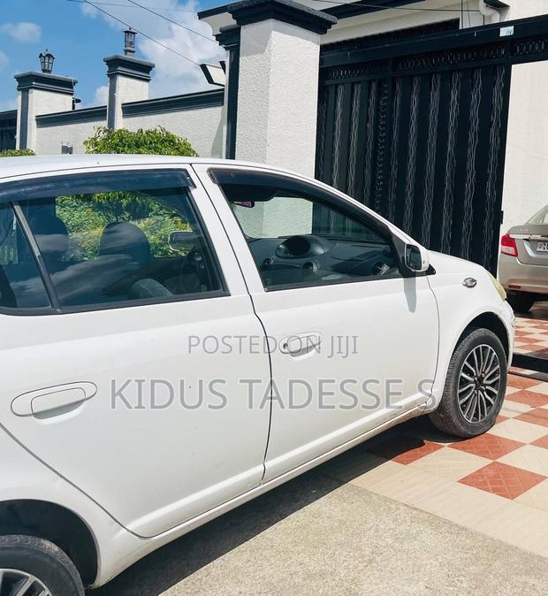 Toyota Vitz 2003 White