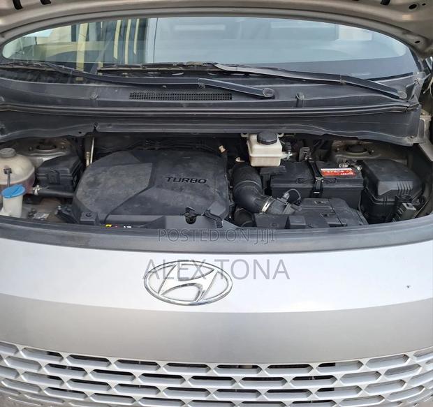 Hyundai Staria 2022 Gray