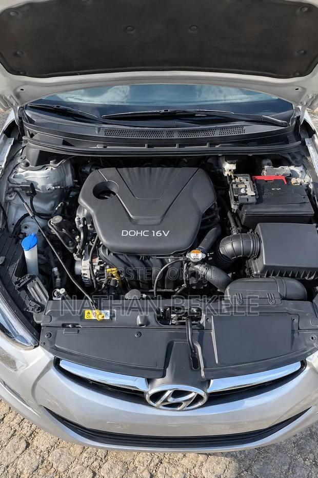 Hyundai Elantra 2012 Silver