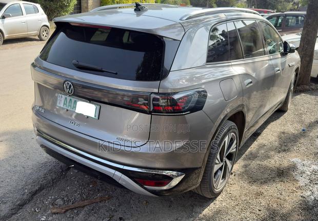 Volkswagen ID.6 2024 Gray