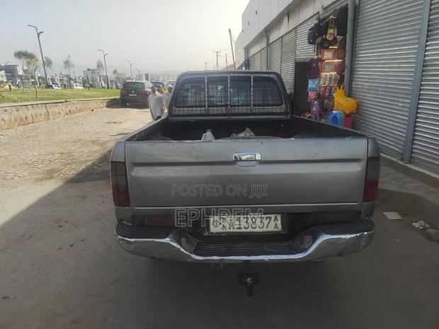 Toyota Hilux 2004 Silver