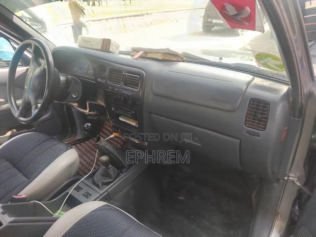 Toyota Hilux 2004 Silver
