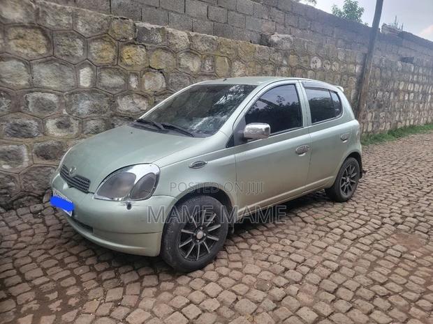 Toyota Vitz 2001 Silver