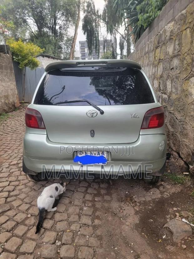 Toyota Vitz 2001 Silver