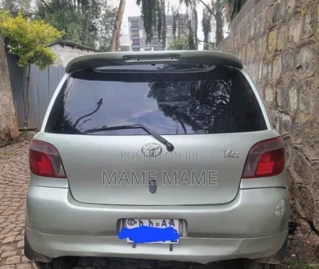 Toyota Vitz 2001 Silver