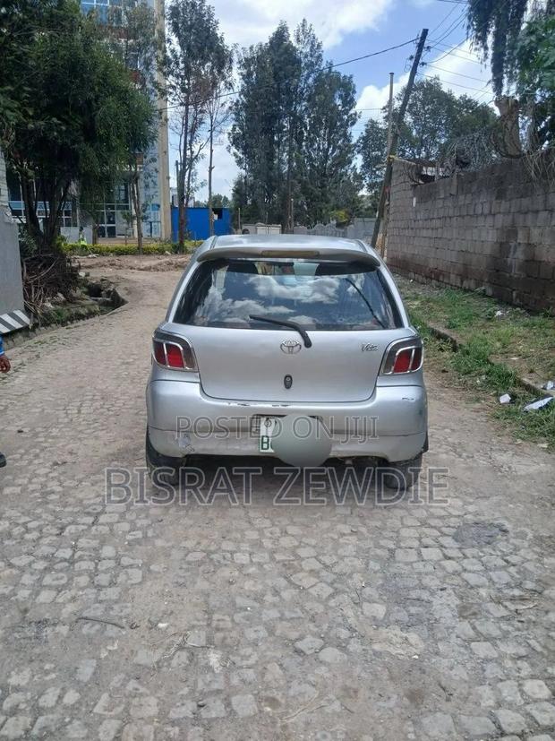 Toyota Vitz 2001 Silver