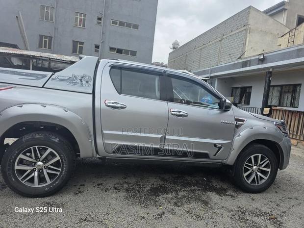 Toyota Hilux Revo Double Cab Deisel 2.4 AWD 2019 Silver