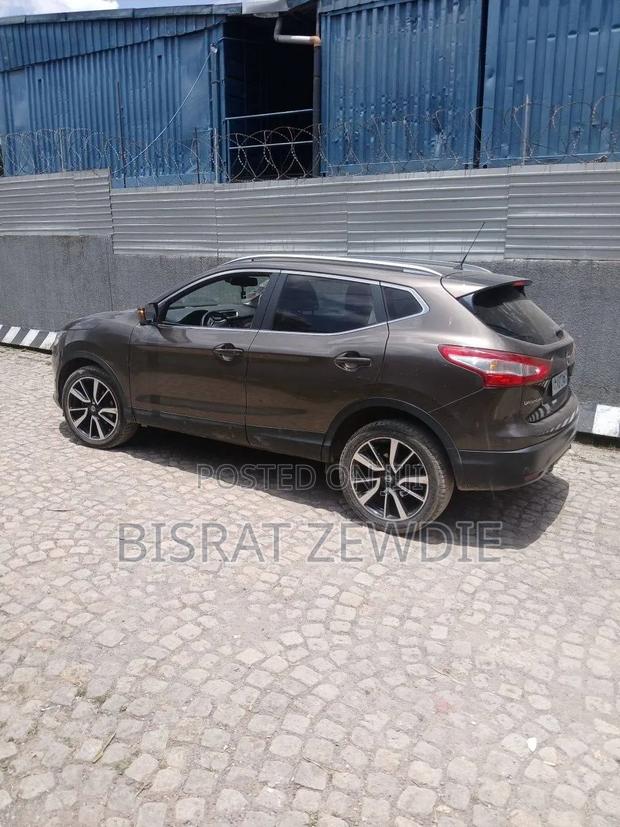 Nissan Qashqai 2017 Brown