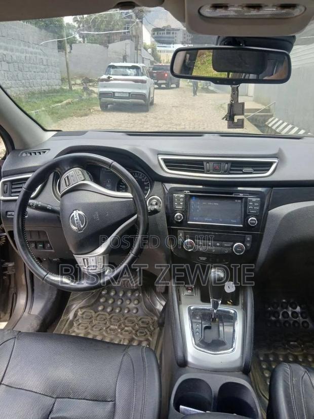 Nissan Qashqai 2017 Brown