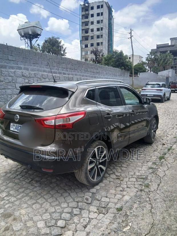 Nissan Qashqai 2017 Brown
