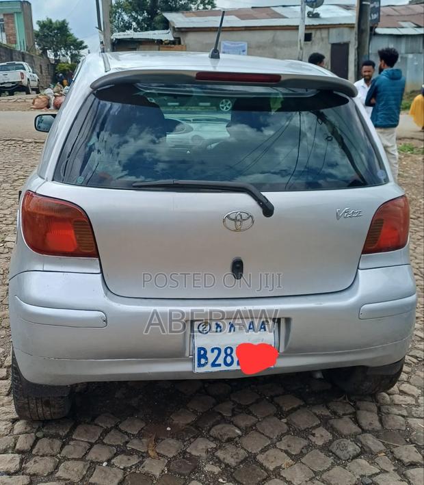 Toyota Vitz 2001 Silver