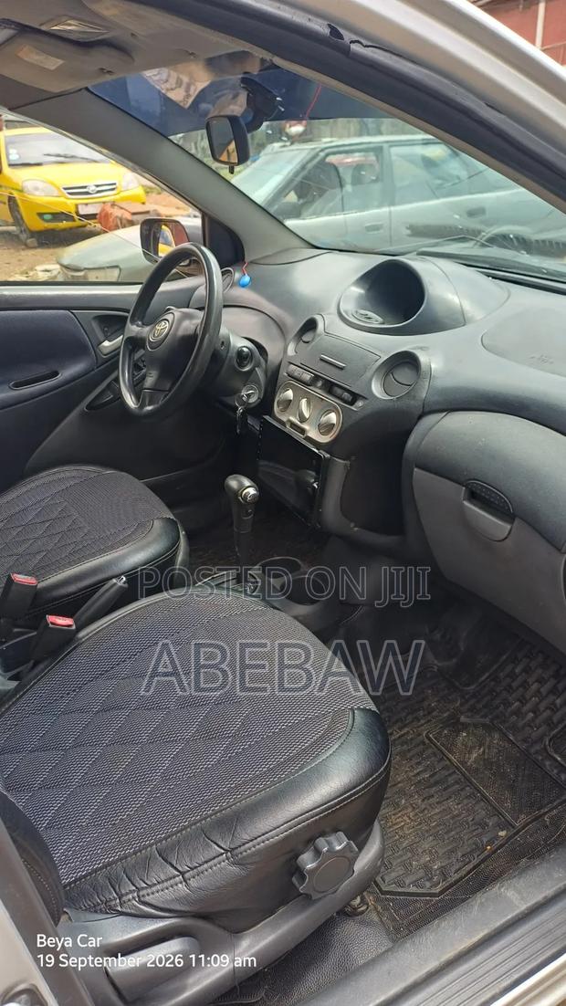 Toyota Vitz 2001 Silver