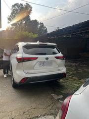 Toyota Highlander 2023 White for sale