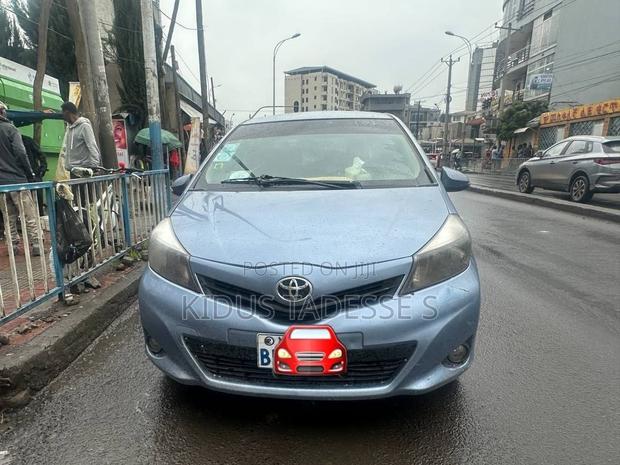 Toyota Yaris 2012 Blue