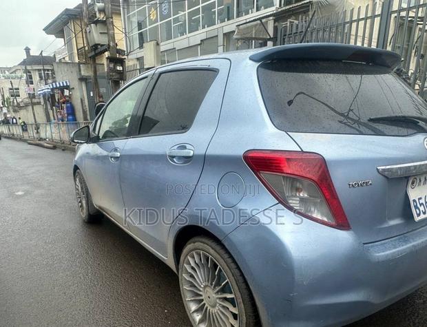 Toyota Yaris 2012 Blue