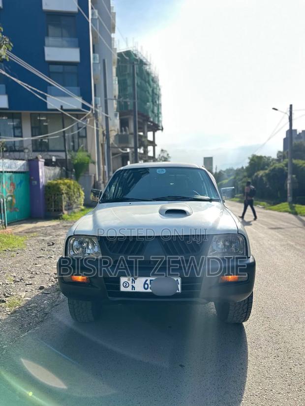 Mitsubishi L200 2002 White